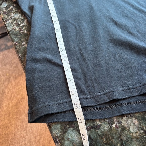 Vintage 2001 Pacific Harley Davidson V neck t shirt with faux leopard fur trim. - Picture 11 of 15